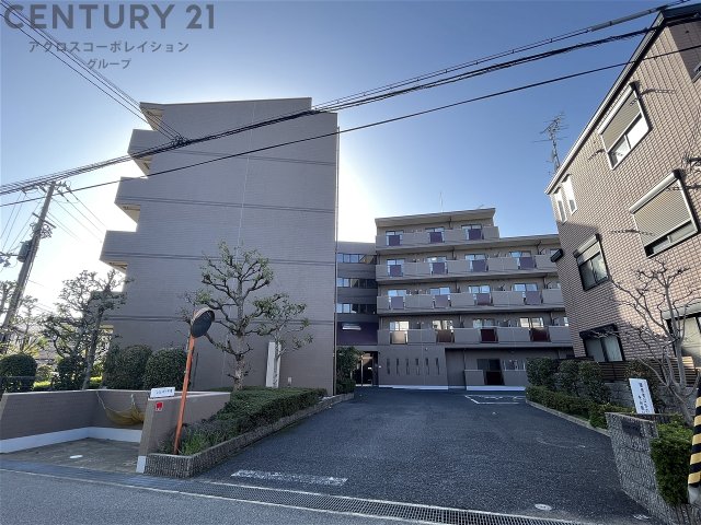 建物外観　宅配BOX付きで不在時も便利！