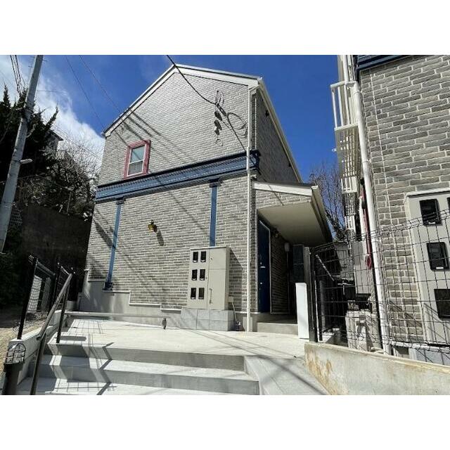 建物外観　イギリスの寄宿舎をイメージしたオシャレな外観