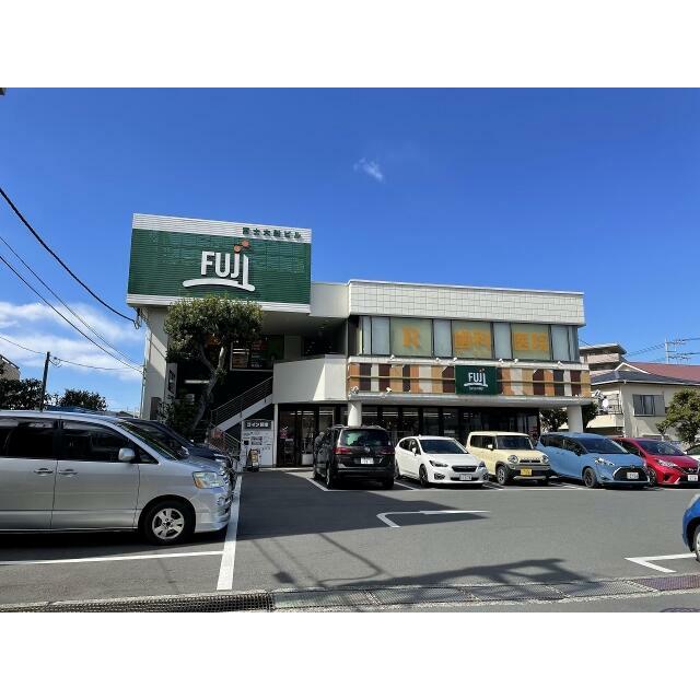 ショッピングセンター　ＳＵＰＥＲ　ＭＡＲＫＥＴ　ＦＵＪＩ（スーパーマーケットフジ）（ショッピングセンター）まで671m