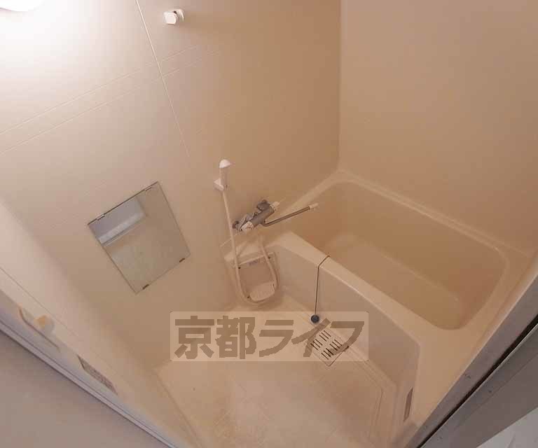 バス・シャワールーム　清潔感のある浴室です。