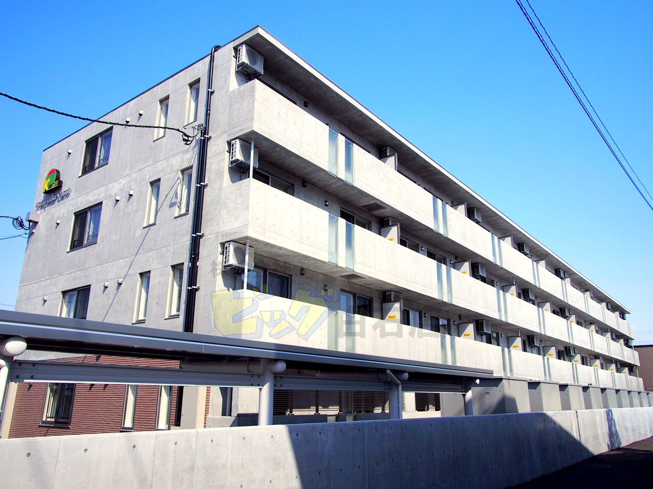 建物外観　夏も快適なエアコン付きマンションです♪