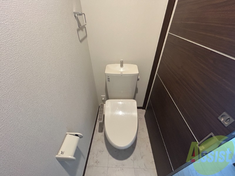 トイレ　温水洗浄付きのトイレになります。快適でいいですね。