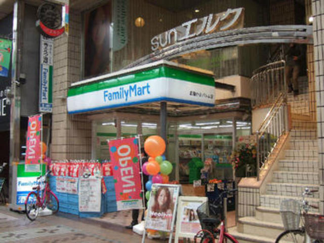 コンビニ　ファミリーマート武蔵小山パルム店（コンビニ）まで200m