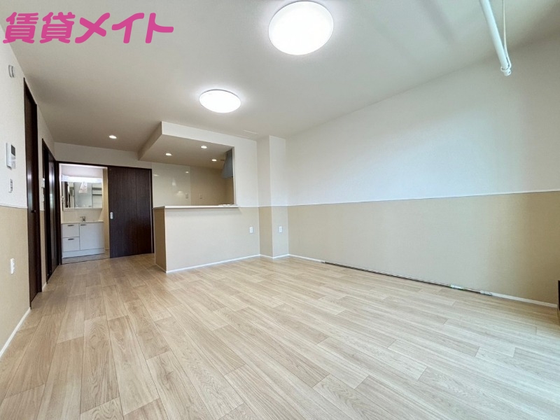 居室・リビング　退去前の為、別部屋の写真を使用しております。