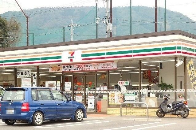 コンビニ　セブンイレブン　深川1丁目店（コンビニ）まで900m