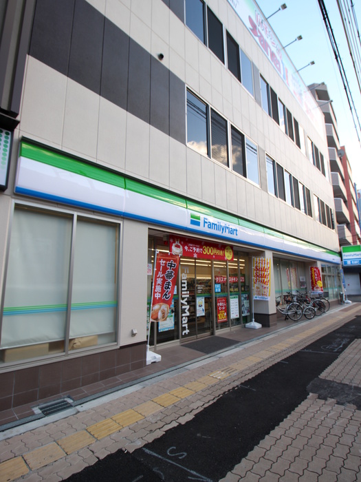 コンビニ　ファミリーマート 鶴橋駅北店（コンビニ）まで79m