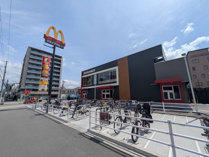 飲食店　マクドナルド東成玉津店（飲食店）まで385m