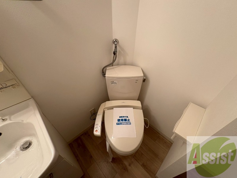 トイレ　こちらはトイレです。清潔感があり、安心して使用できます。