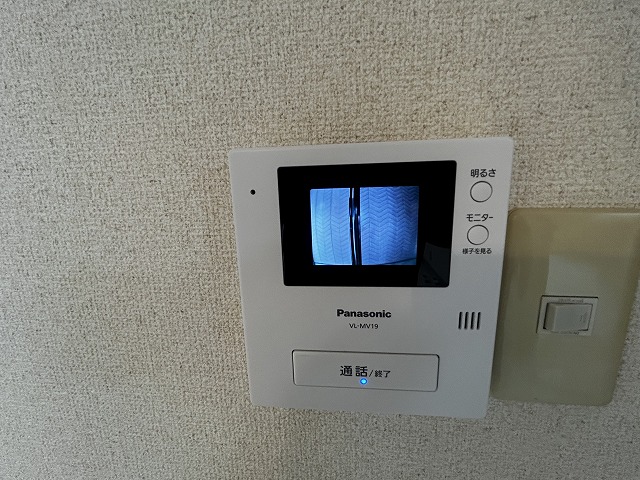 セキュリティ　急な来訪者も確認できる　TVドアホン