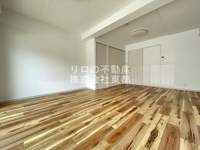 その他部屋・スペース　落ち着いた色合いのフローリング♪優しい雰囲気の室内です☆