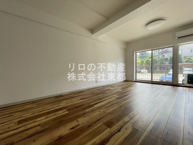 居室・リビング　南西向きで日当たり良好なお部屋！暖かな日差しが入ります♪