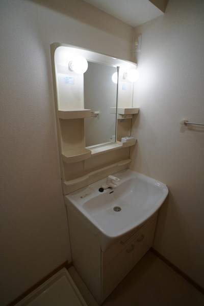 洗面設備　同じ建物の別なお部屋