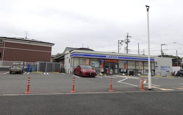コンビニ　ローソン 王寺本町二丁目店（コンビニ）まで240m