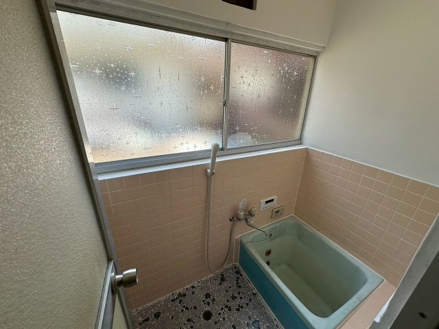 バス・シャワールーム　窓があり換気がしやすい浴室