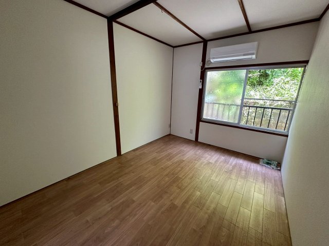 居室・リビング　エアコン付きで快適にお住まいいただけます
