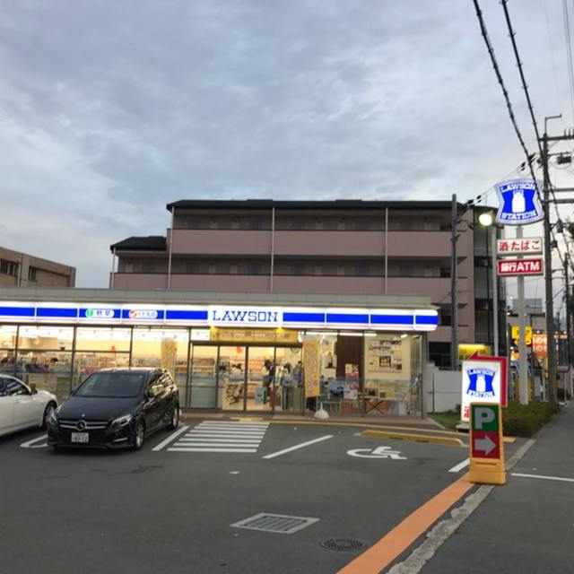 コンビニ　ローソン新御堂筋上新田店（コンビニ）まで827m