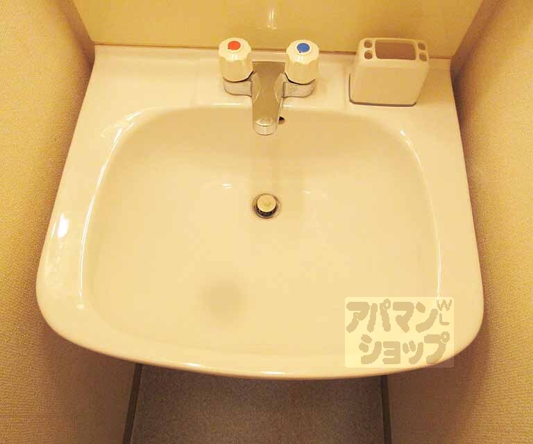 洗面設備　大きな洗面台です