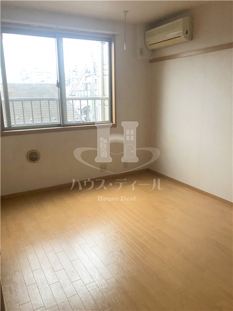 その他部屋・スペース　開放的な寝室です