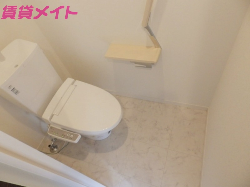 トイレ　同一物件別部屋のお写真です