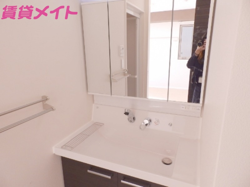 洗面設備　同一物件別部屋のお写真です