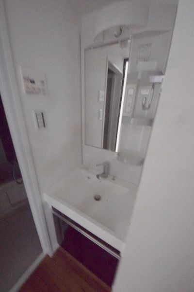 洗面設備　撮影時電気工事中