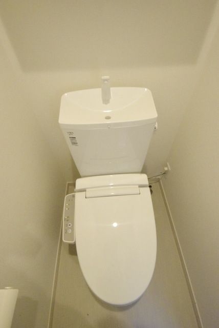 トイレ　温水洗浄便座