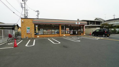 コンビニ　セブンイレブン上安松店（コンビニ）まで220m