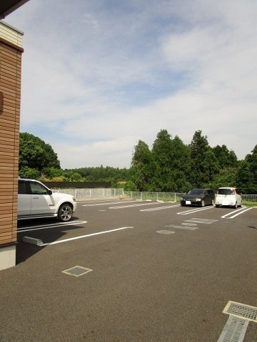 駐車場　車をお持ちの方に嬉しい駐車場付きの物件です