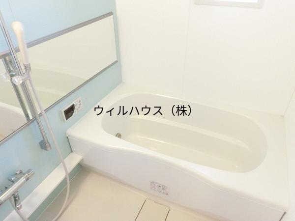 バス・シャワールーム　浴室乾燥機、追い焚き機能付きバス！