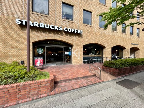 飲食店　スターバックスコーヒー 横浜公園店（飲食店）まで592m