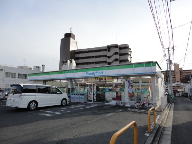 コンビニ　ファミリーマート二の森店（コンビニ）まで320m