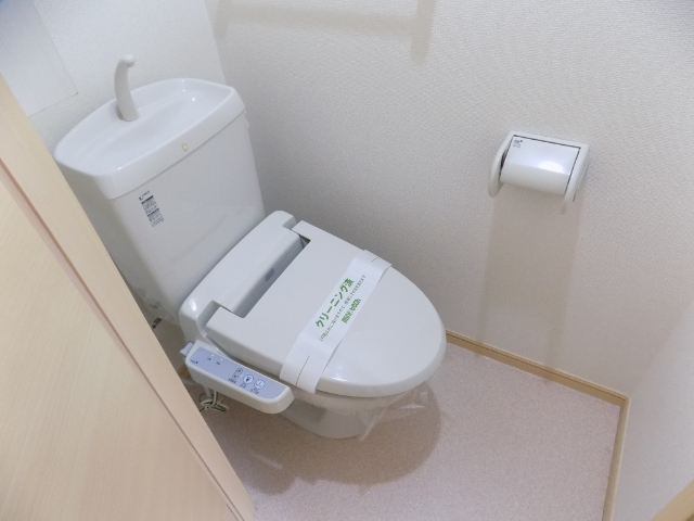 トイレ　別号室の写真となります。