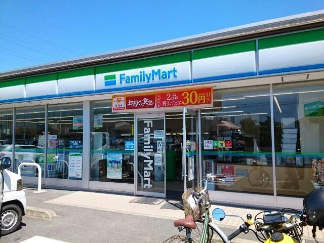 コンビニ　ファミリーマート高崎萩原町店（コンビニ）まで817m