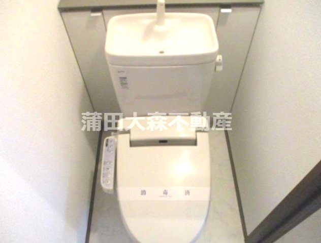 トイレ　温水洗浄便座付きのトイレ