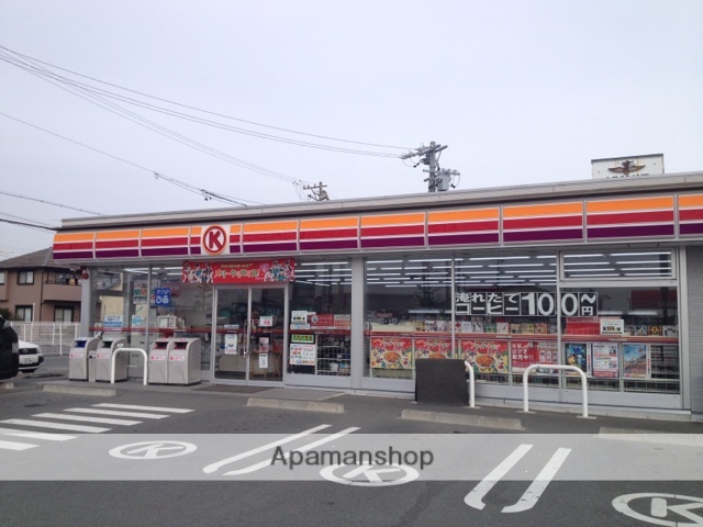 コンビニ　ファミリーマート（コンビニ）まで817m
