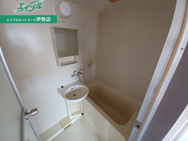 バス・シャワールーム　同タイプの部屋写真です。