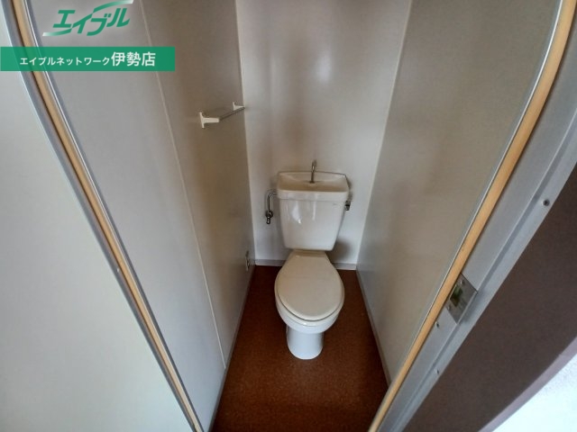 トイレ　同タイプの部屋写真です。