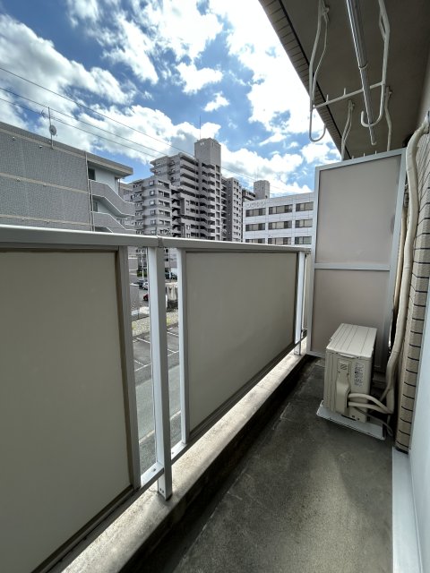 バルコニー　※写真は３０２号室です