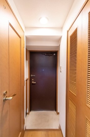 玄関　同建物、別部屋のお写真です