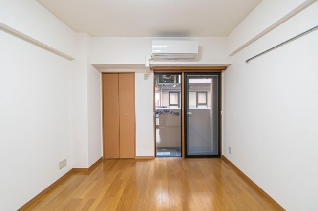居室・リビング　同建物、別部屋のお写真です