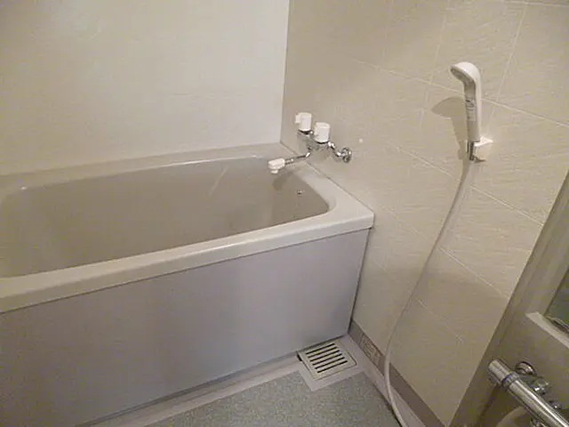 バス・シャワールーム　※同建物の別のお部屋の写真です。