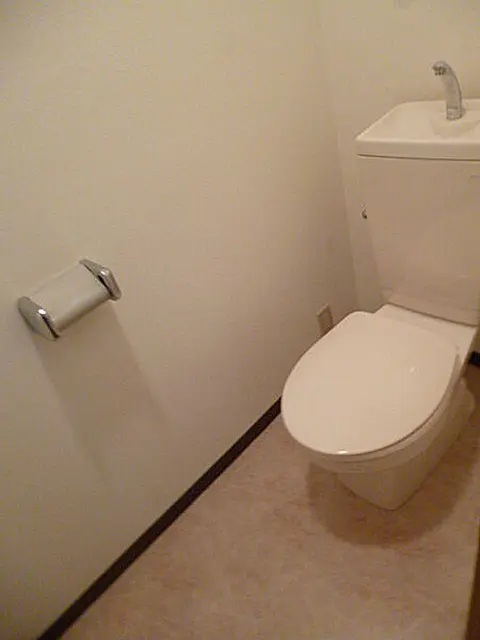トイレ　※同建物の別のお部屋の写真です。