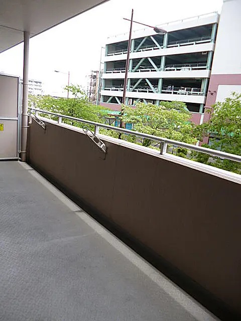 バルコニー　※同建物の別のお部屋の写真です。