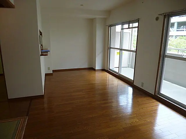 居室・リビング　※同建物の別のお部屋の写真です。