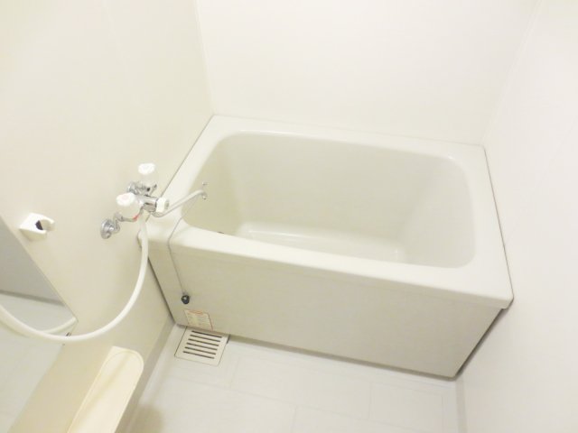 バス・シャワールーム　別号室の参考写真です。