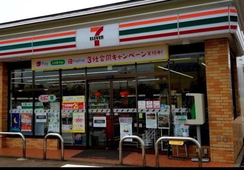 コンビニ　セブンイレブン 上越かに池店（コンビニ）まで281m