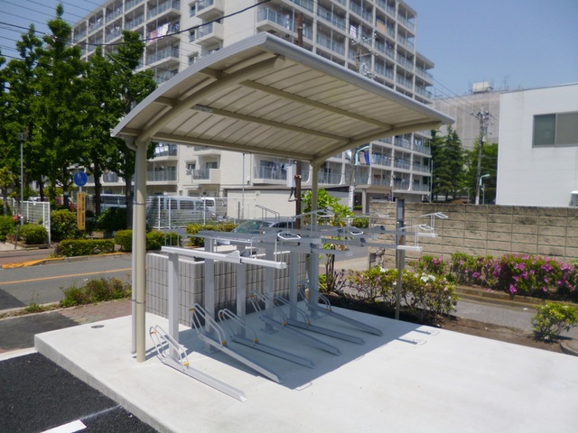その他共有部分　屋根つき駐輪スペースです！