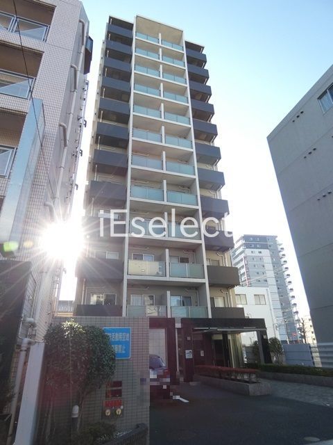 建物外観　１２階建てのオートロックマンション