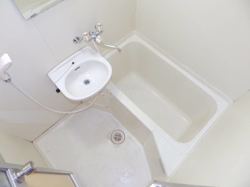 バス・シャワールーム　※同タイプの他のお部屋です