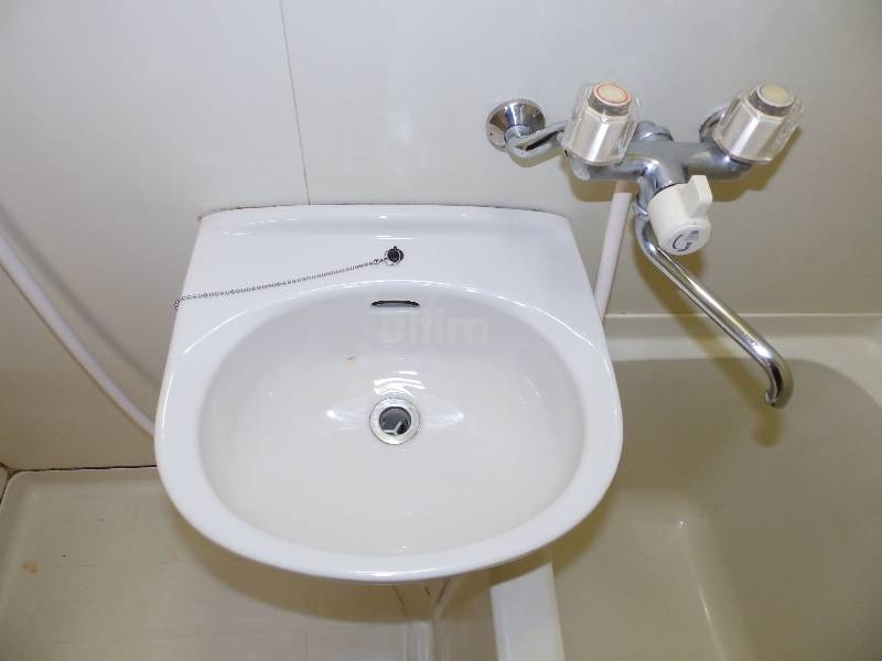 洗面設備　※同タイプの他のお部屋です